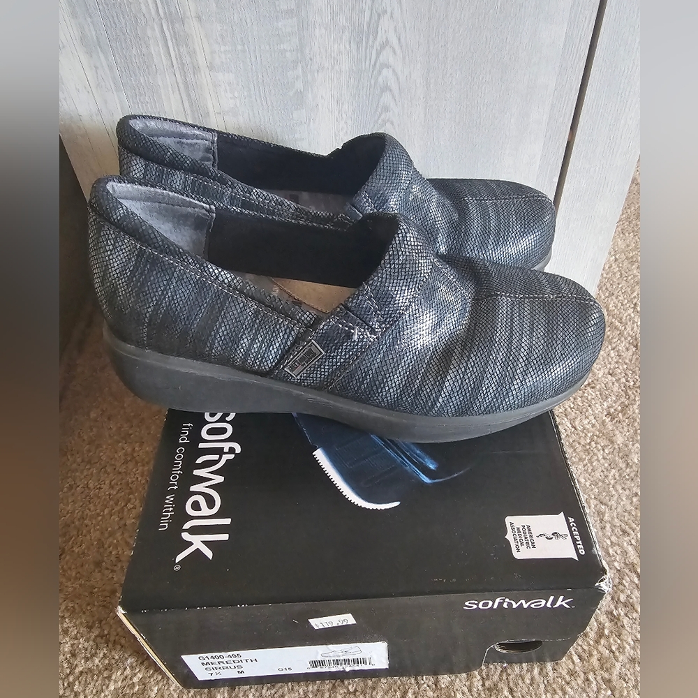 Grey's Anatomy "Meredith" Memory Foam Softwalk Medical Clogs, size 7.5